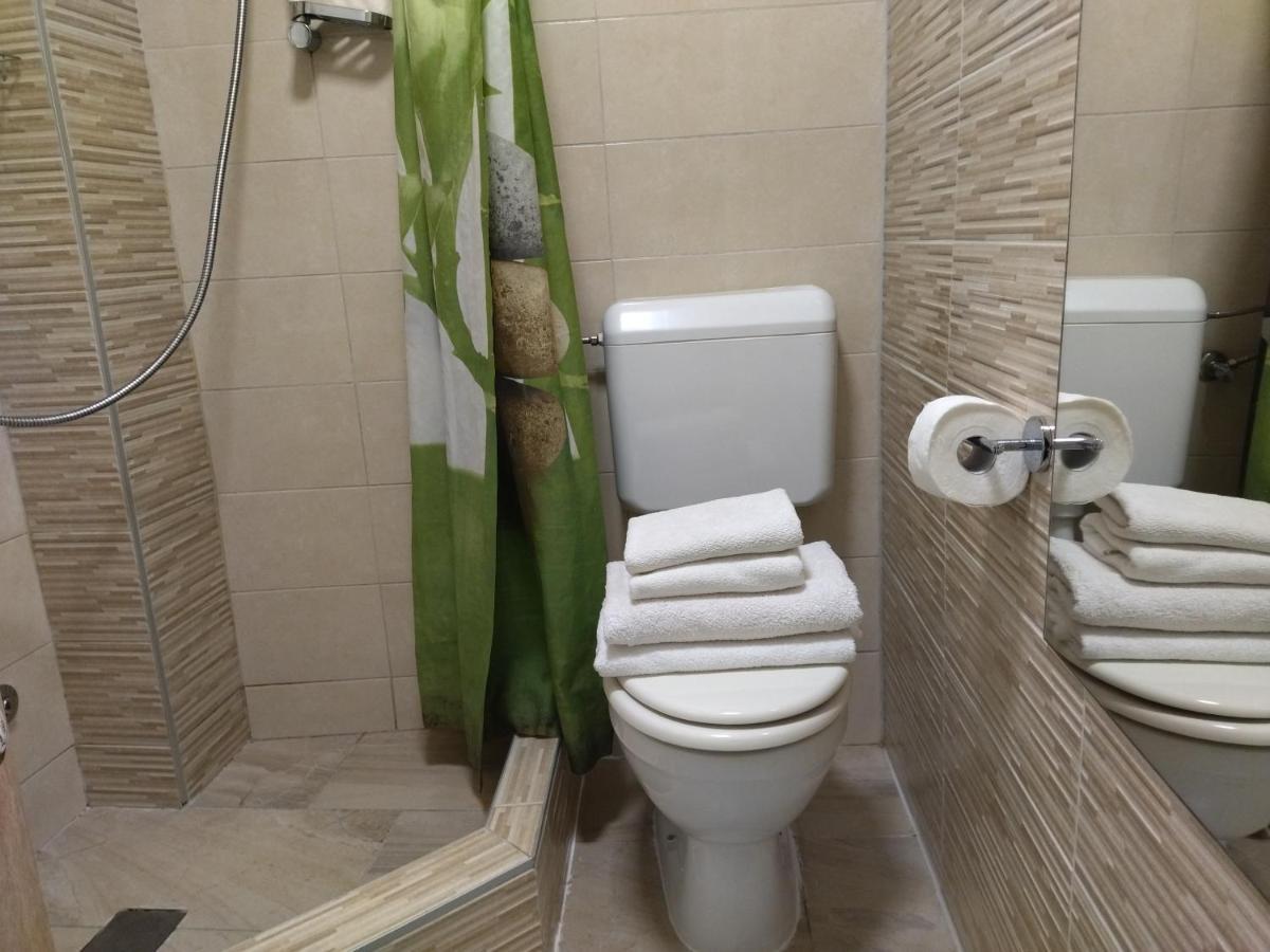 Tiny Studio In City Center Stone House Split Exterior foto
