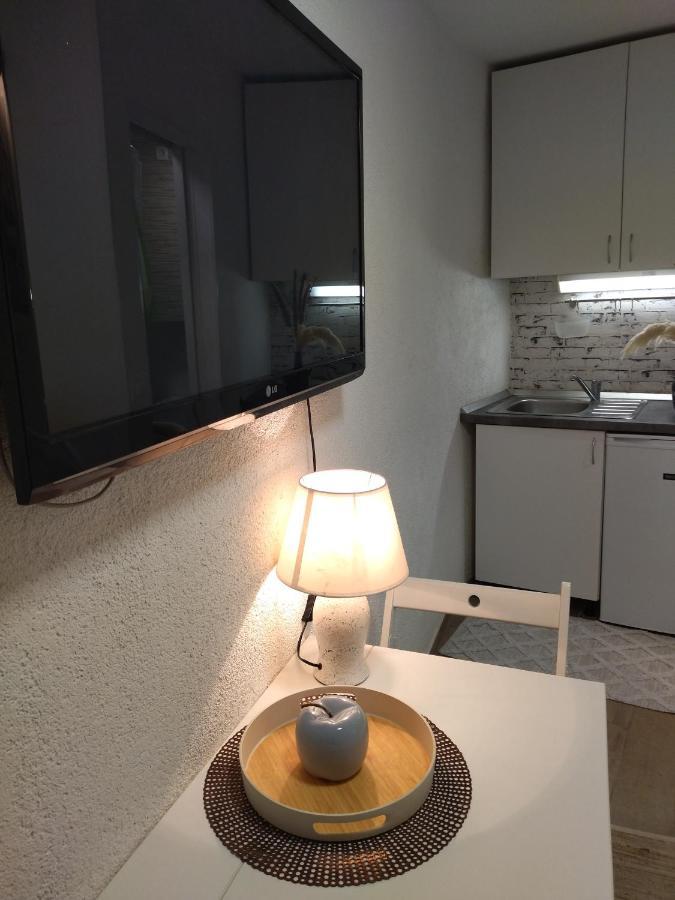 Tiny Studio In City Center Stone House Split Exterior foto