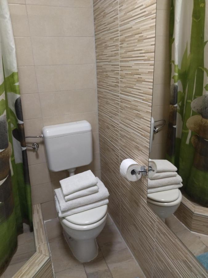Tiny Studio In City Center Stone House Split Exterior foto